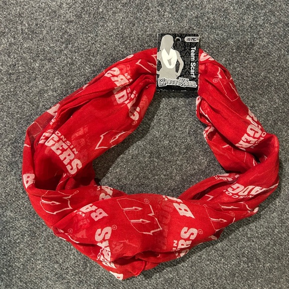 Accessories - Red Wisconsin Badgers Scarf NWT!